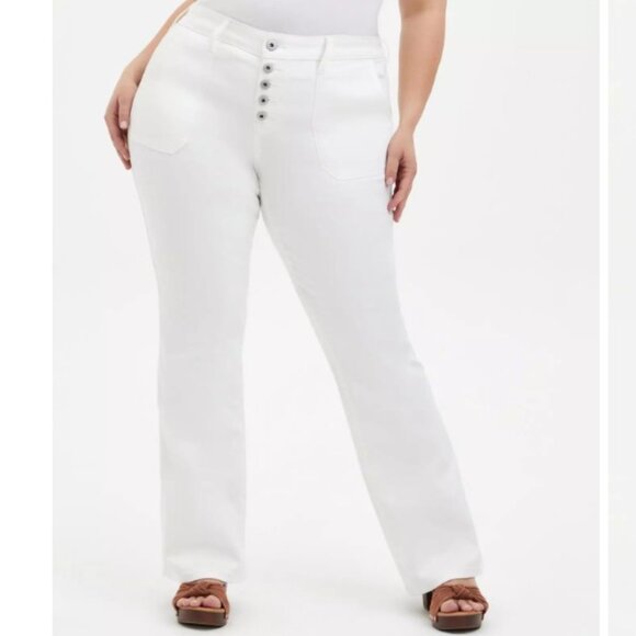 torrid Brand White Mid-Rise Flare Super Soft Jeans Size 18S Short Button Fly - Picture 2 of 6